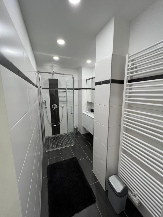 Monterey Apartment Wenen Buitenkant foto