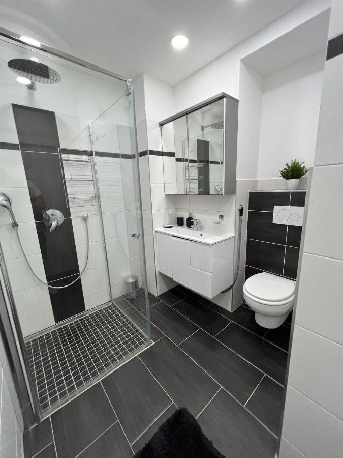 Monterey Apartment Wenen Buitenkant foto