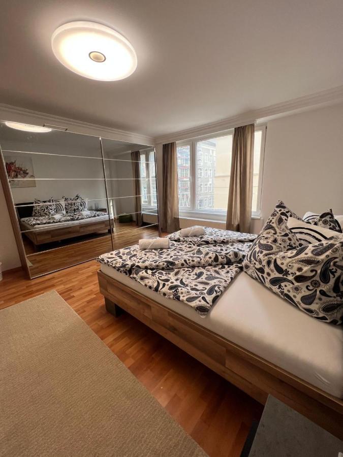 Monterey Apartment Wenen Buitenkant foto